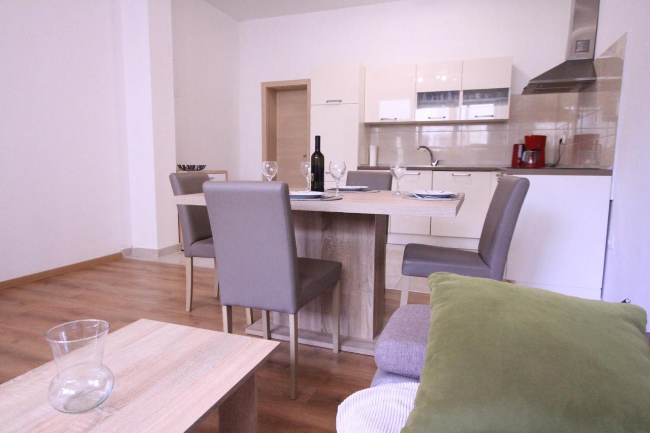 Apartman Darija โปดสตรานา ภายนอก รูปภาพ