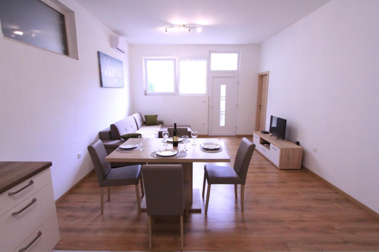 Apartman Darija โปดสตรานา ภายนอก รูปภาพ