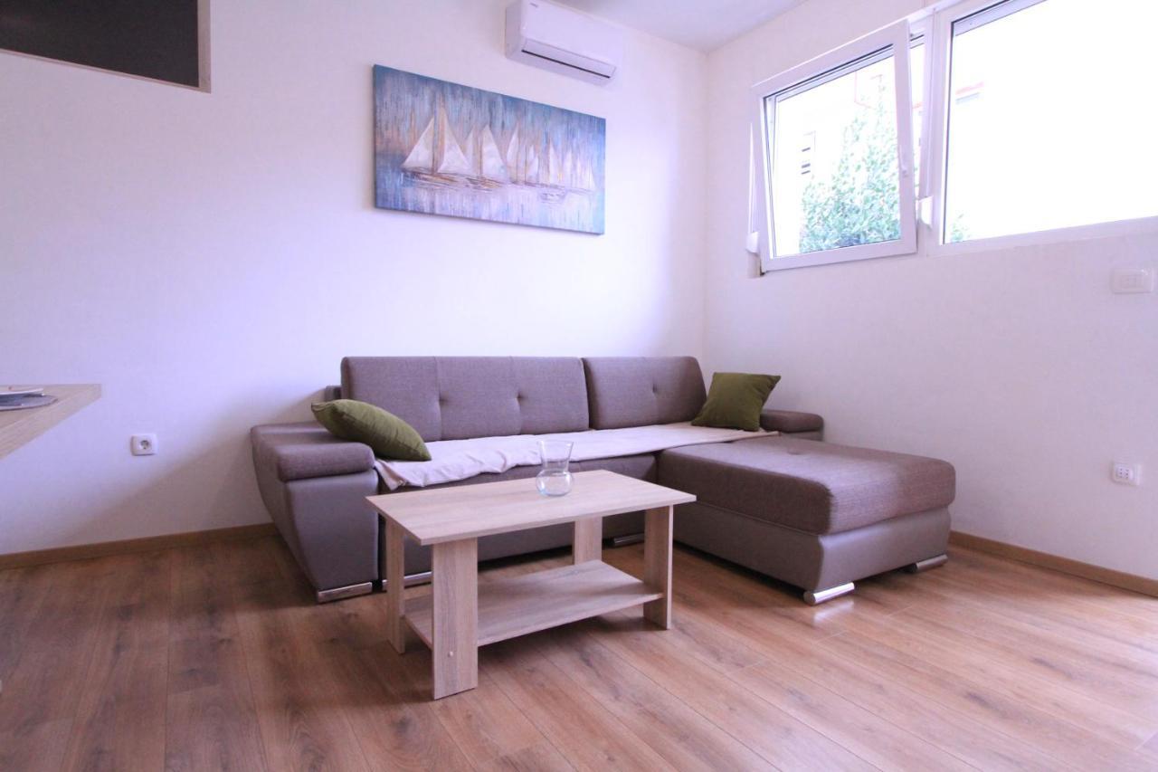 Apartman Darija โปดสตรานา ภายนอก รูปภาพ