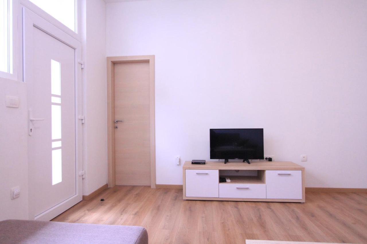 Apartman Darija โปดสตรานา ภายนอก รูปภาพ