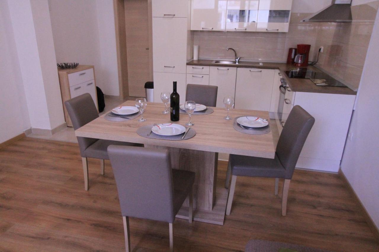 Apartman Darija โปดสตรานา ภายนอก รูปภาพ