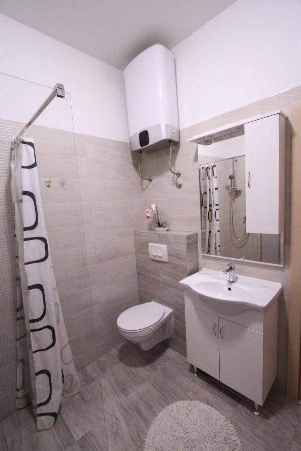 Apartman Darija โปดสตรานา ภายนอก รูปภาพ