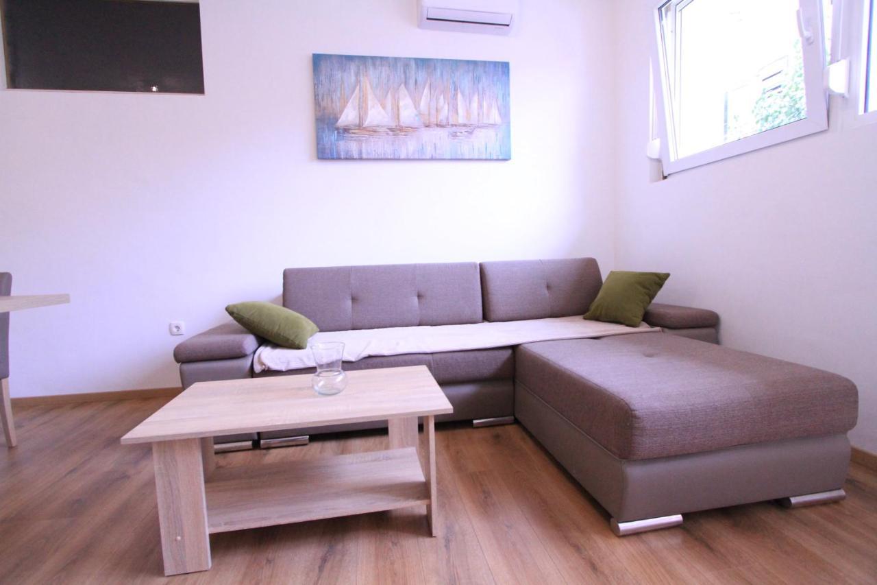 Apartman Darija โปดสตรานา ภายนอก รูปภาพ