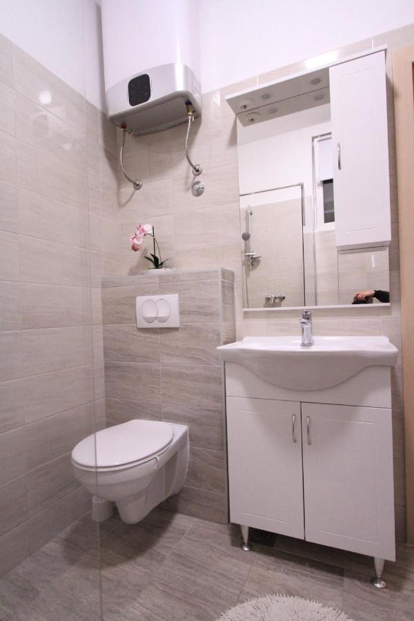 Apartman Darija โปดสตรานา ภายนอก รูปภาพ