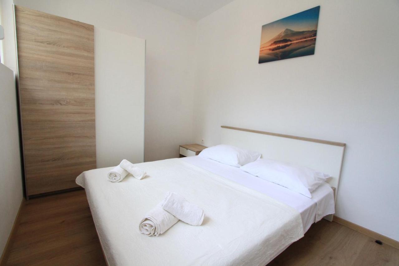 Apartman Darija โปดสตรานา ภายนอก รูปภาพ